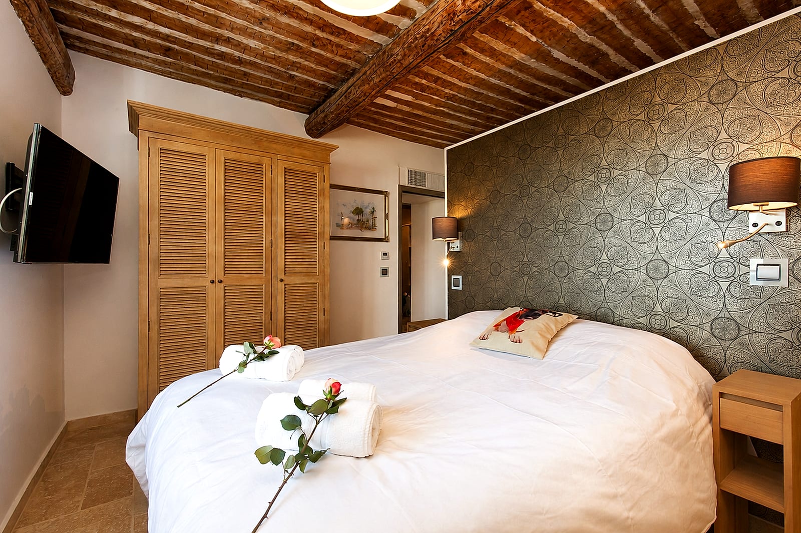 Maison Baieta — Master bedroom I, holiday rental in Old Antibes