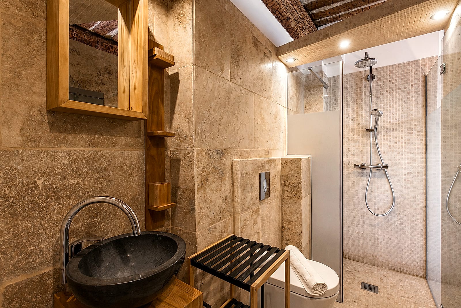 Maison Baieta — Master bedroom I, holiday rental in Old Antibes