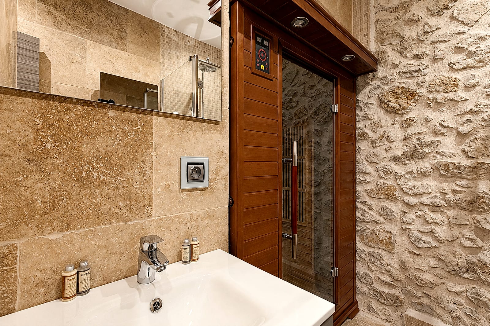 Maison Baieta — Master bedroom II, holiday rental in Old Antibes