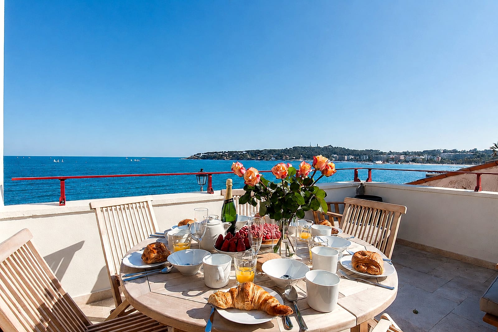 Maison Baieta — The terrace, holiday rental in Old Antibes
