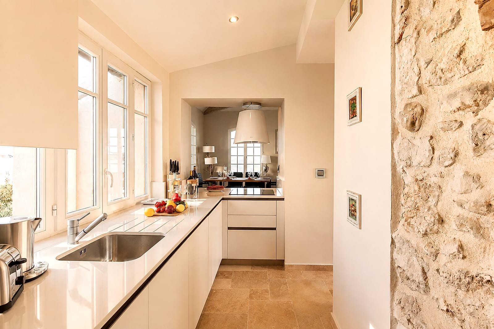 Maison Marina — The kitchen, holiday rental in Old Antibes