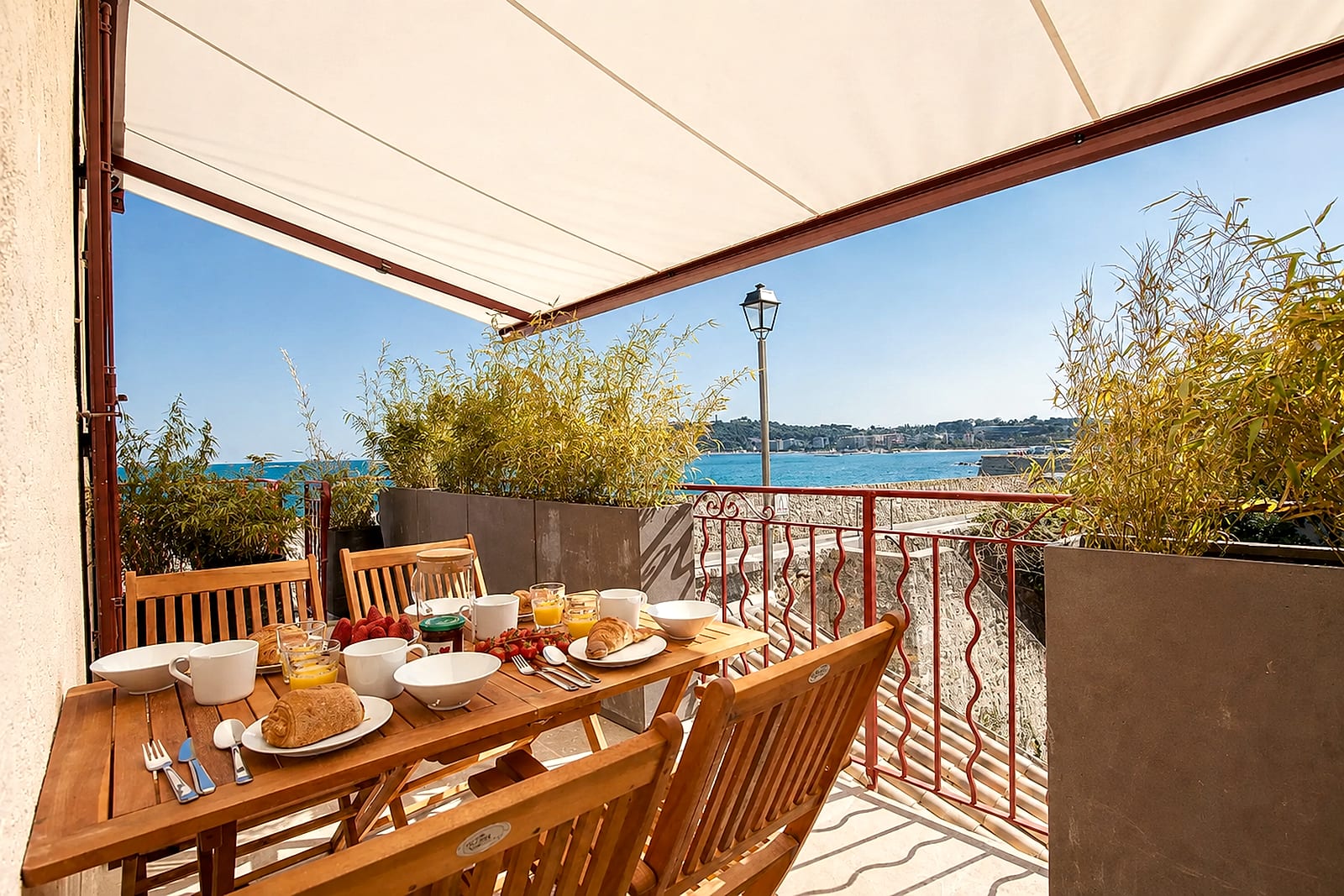 Maison Marina — The terrace, holiday rental in Old Antibes