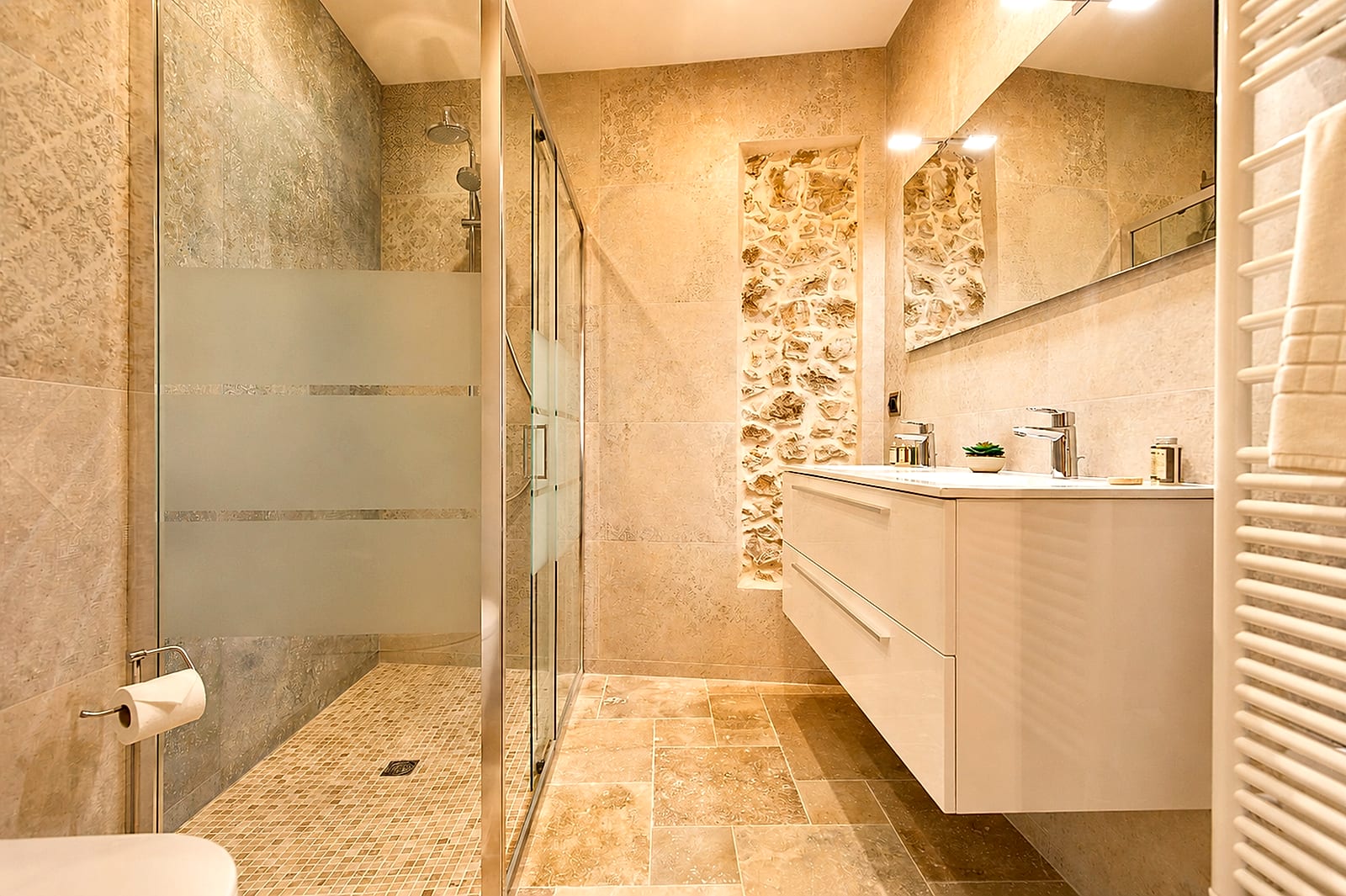 Maison Pantai — Master bedroom I, holiday rental in Old Antibes