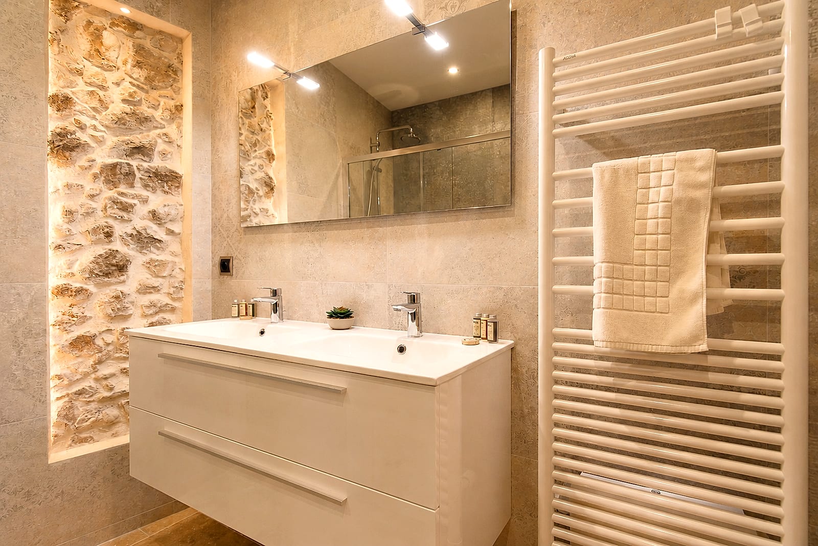 Maison Pantai — Master bedroom I, holiday rental in Old Antibes