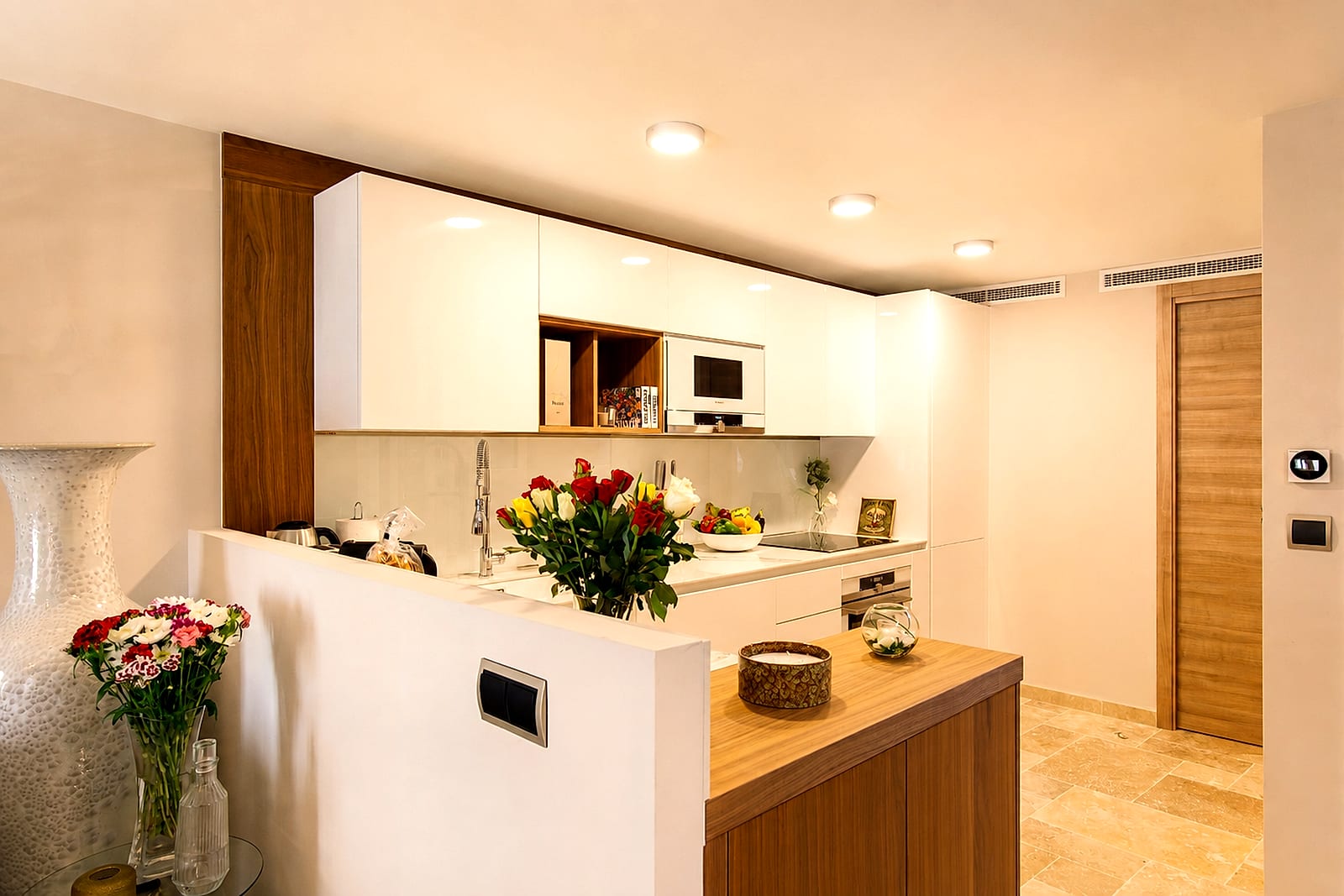 Maison Pantai — The kitchen, holiday rental in Old Antibes