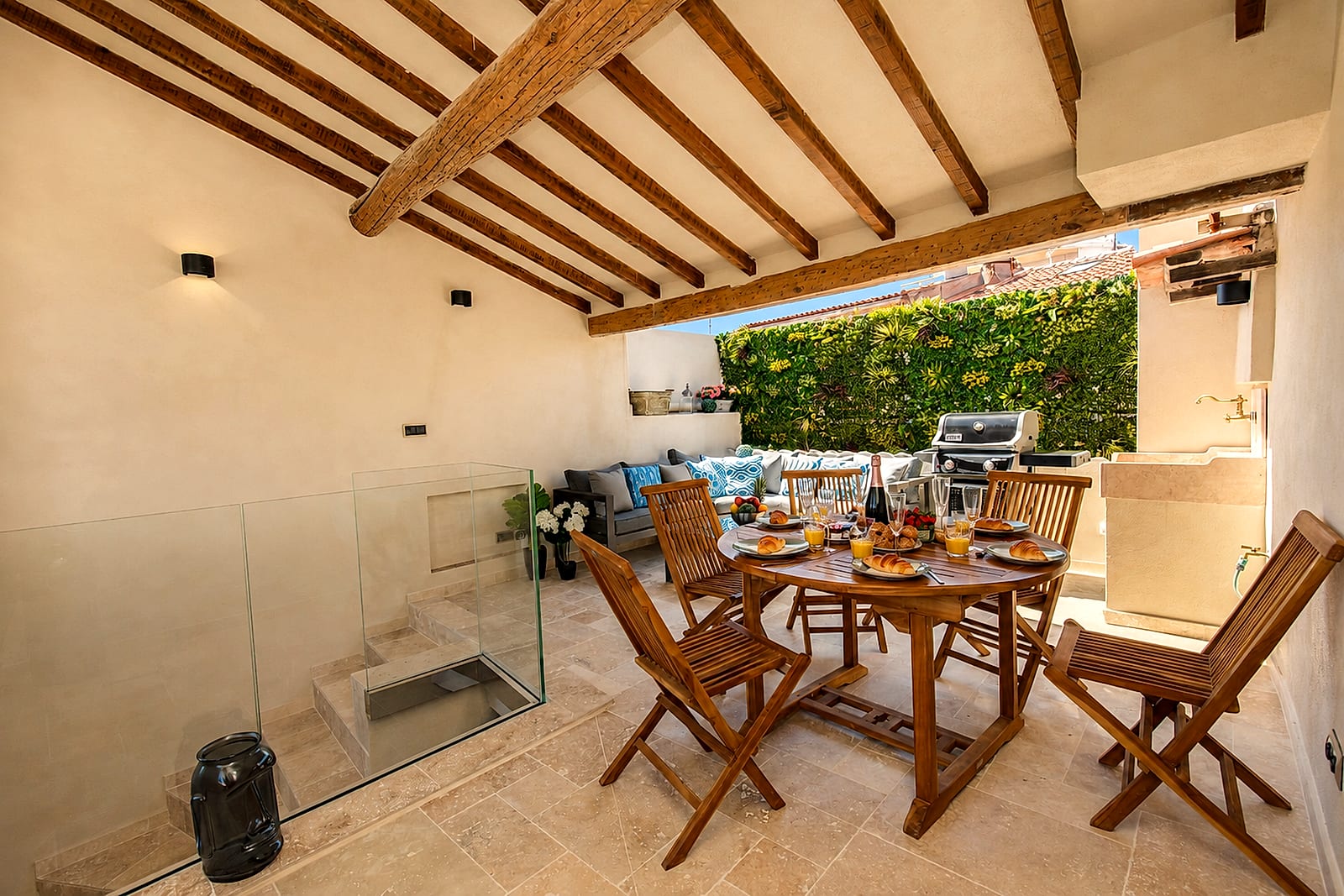 Maison Pantai — The terrace, holiday rental in Old Antibes