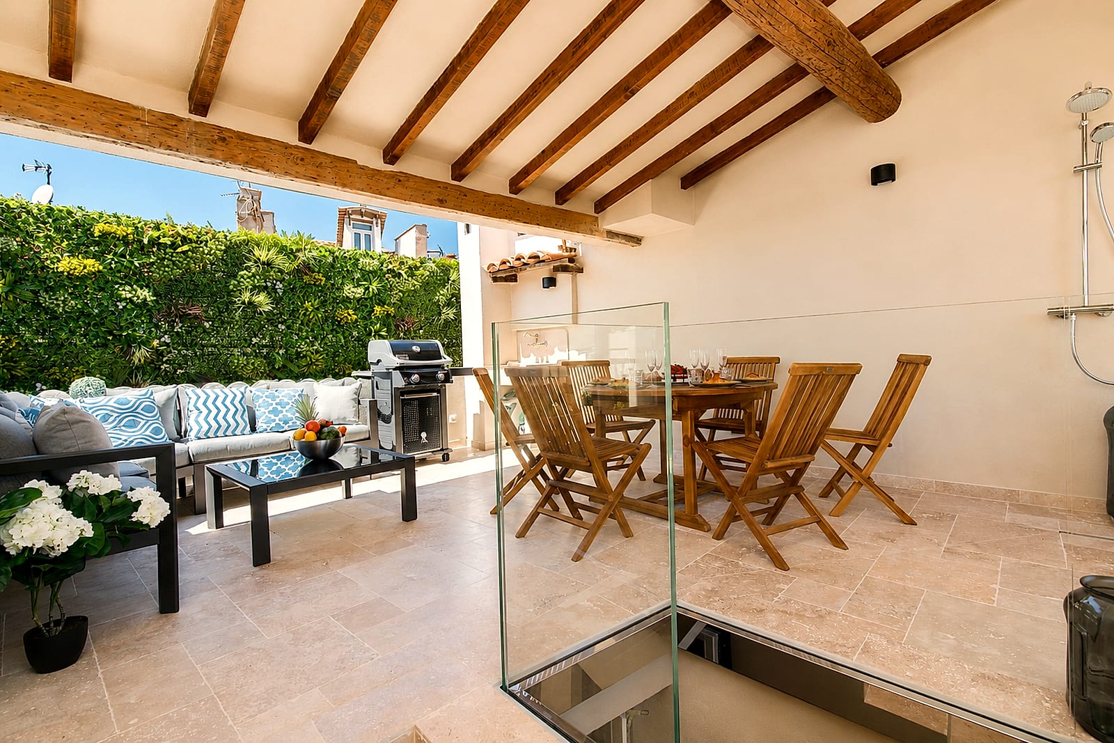 Maison Pantai — The terrace, holiday rental in Old Antibes