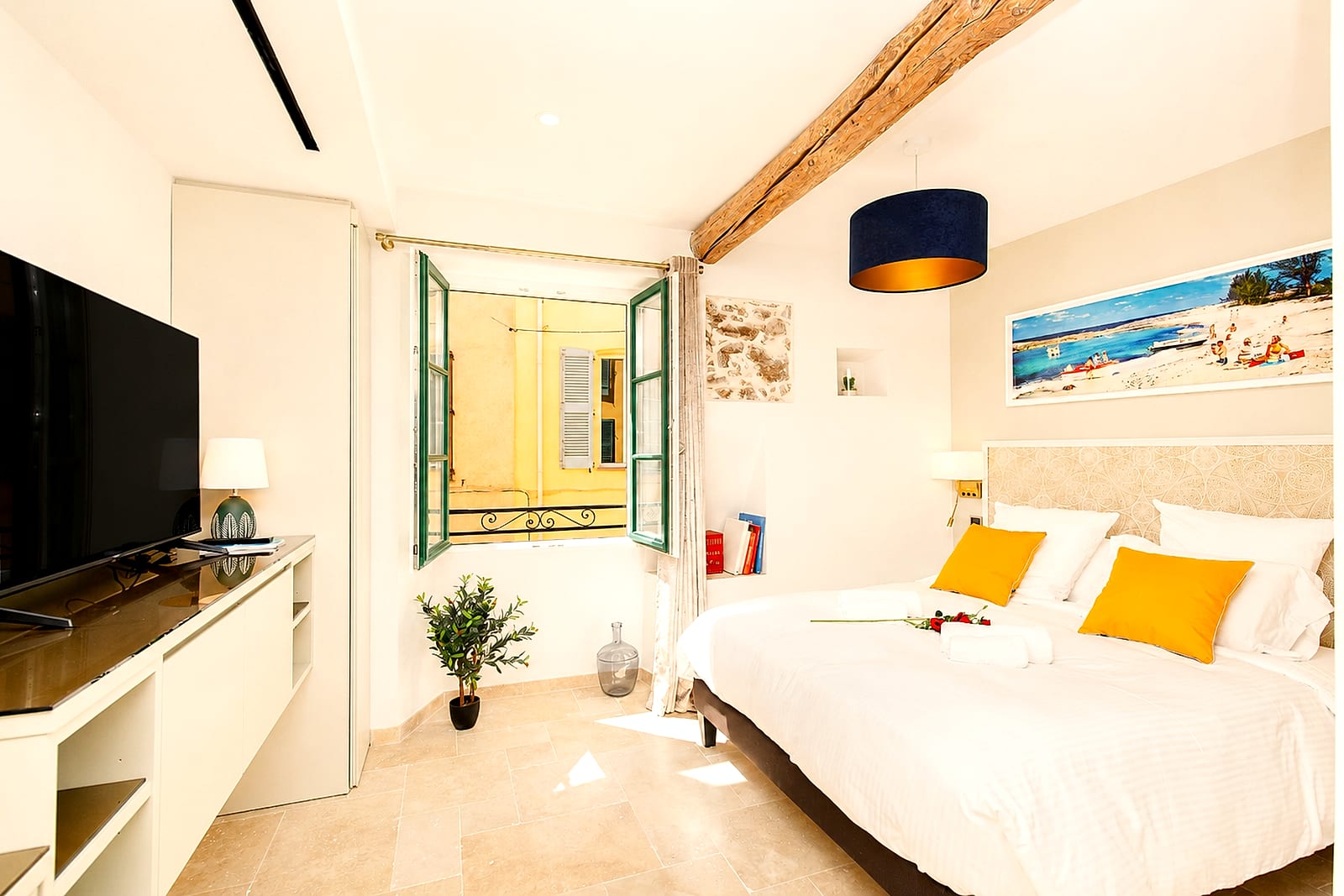 Maison Regina — Master bedroom I, holiday rental in Old Antibes