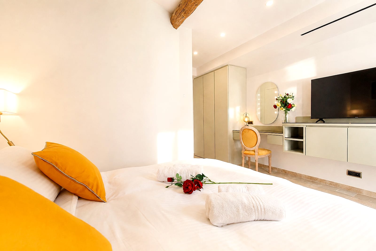 Maison Regina — Master bedroom I, holiday rental in Old Antibes