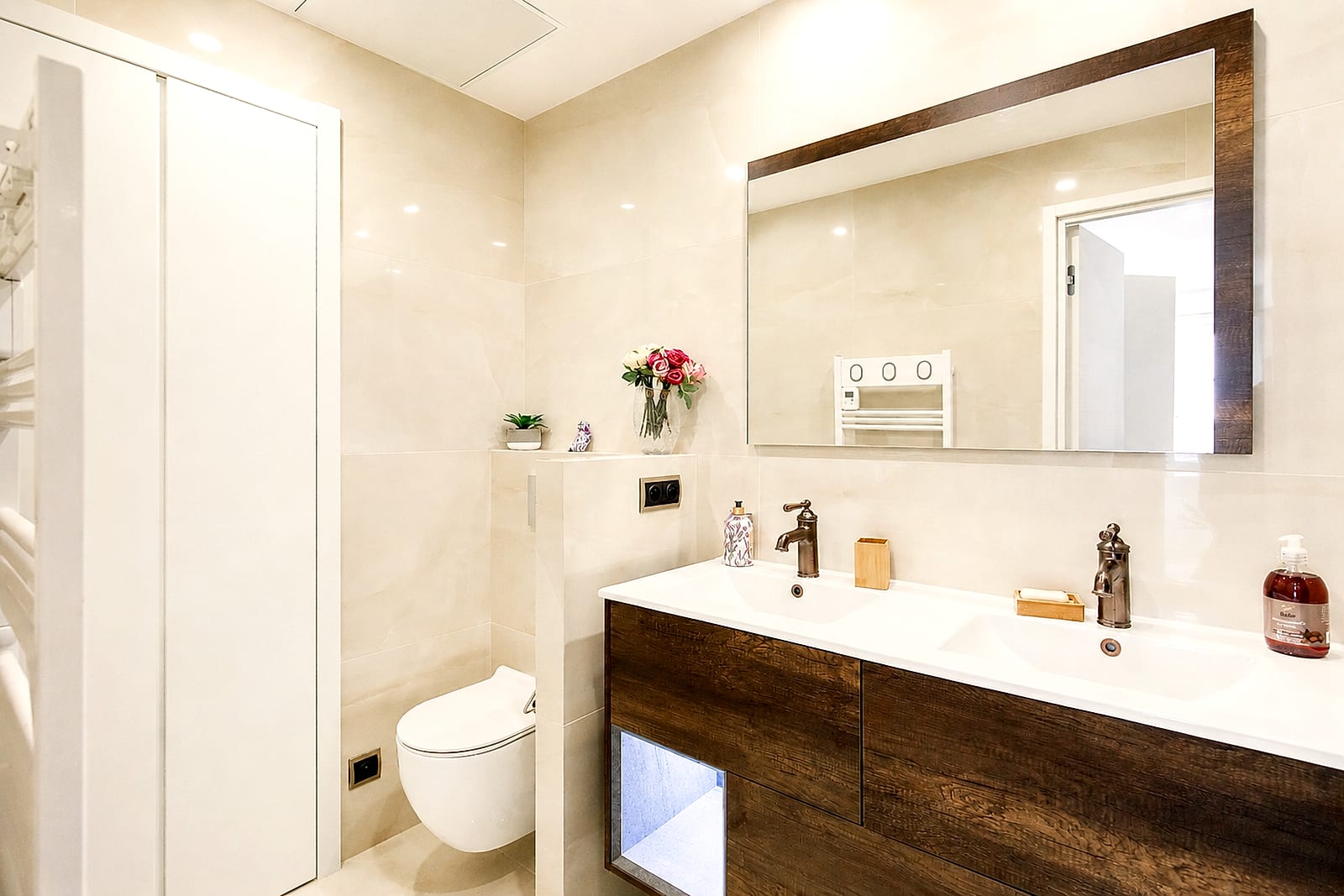 Maison Regina — Master bedroom I, holiday rental in Old Antibes