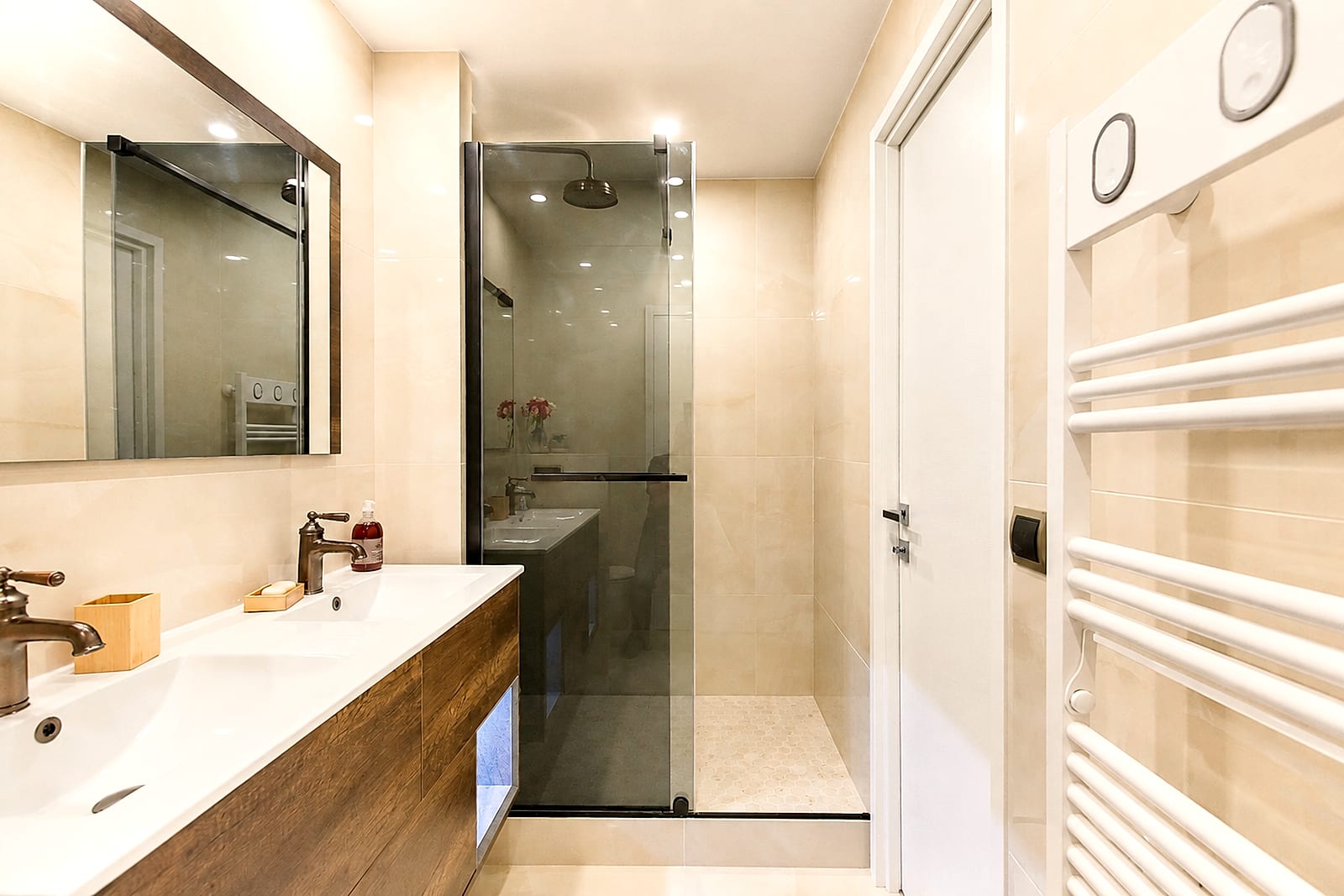 Maison Regina — Master bedroom I, holiday rental in Old Antibes