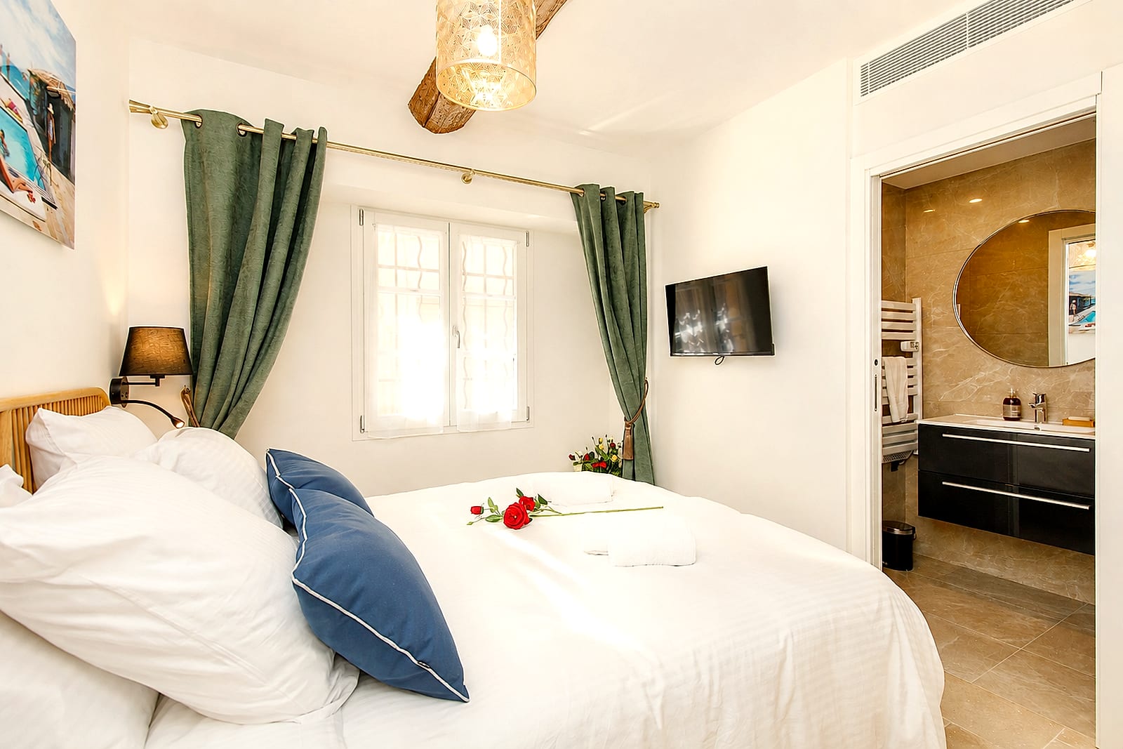 Maison Regina — Master bedroom II, holiday rental in Old Antibes