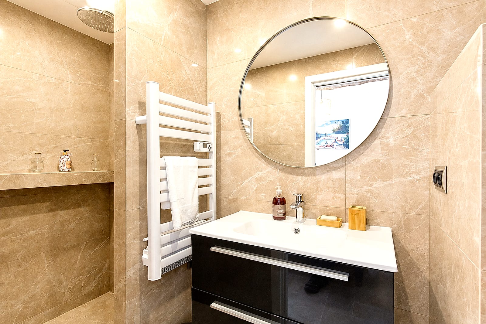 Maison Regina — Master bedroom II, holiday rental in Old Antibes