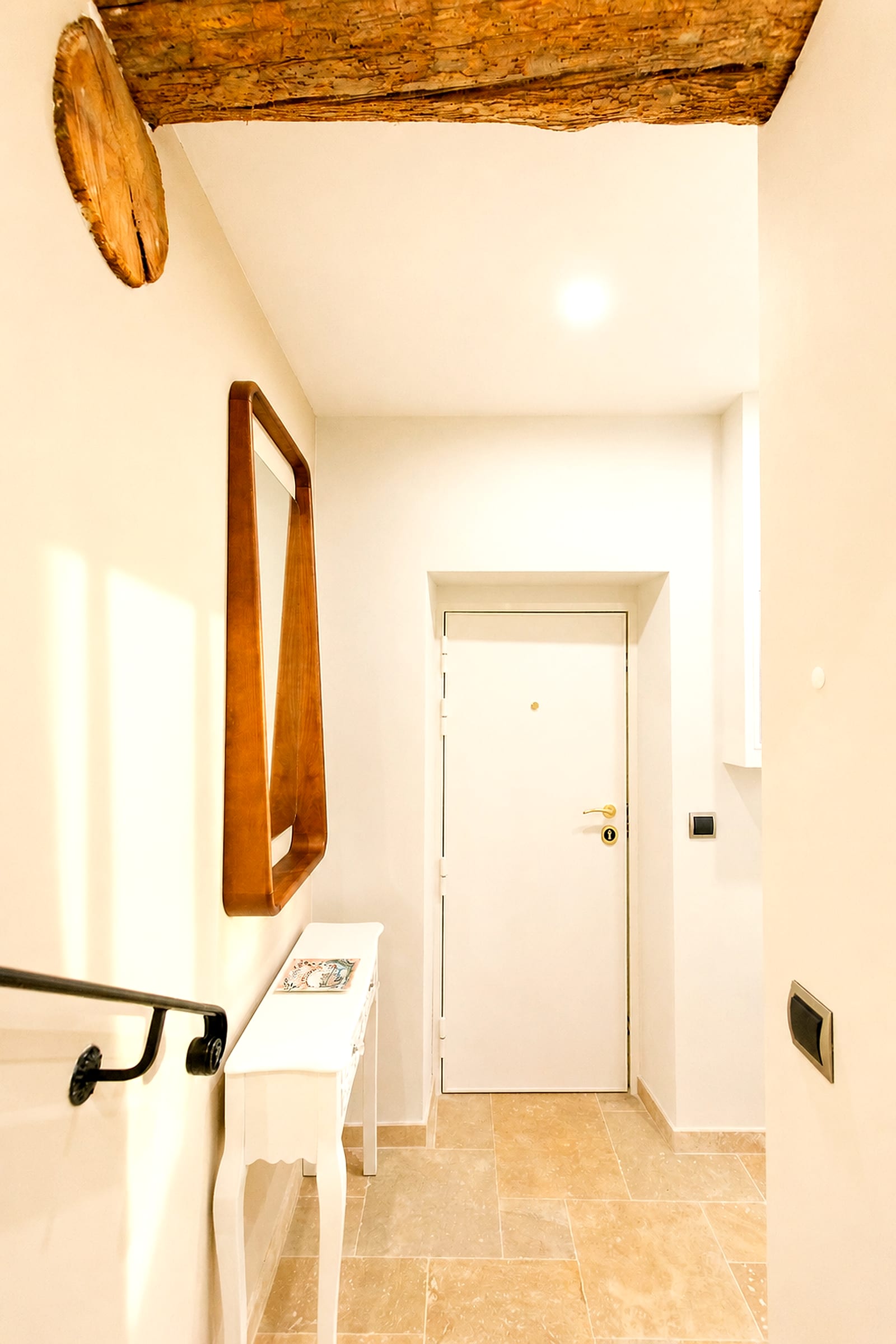 Maison Regina — The entrance, holiday rental in Old Antibes