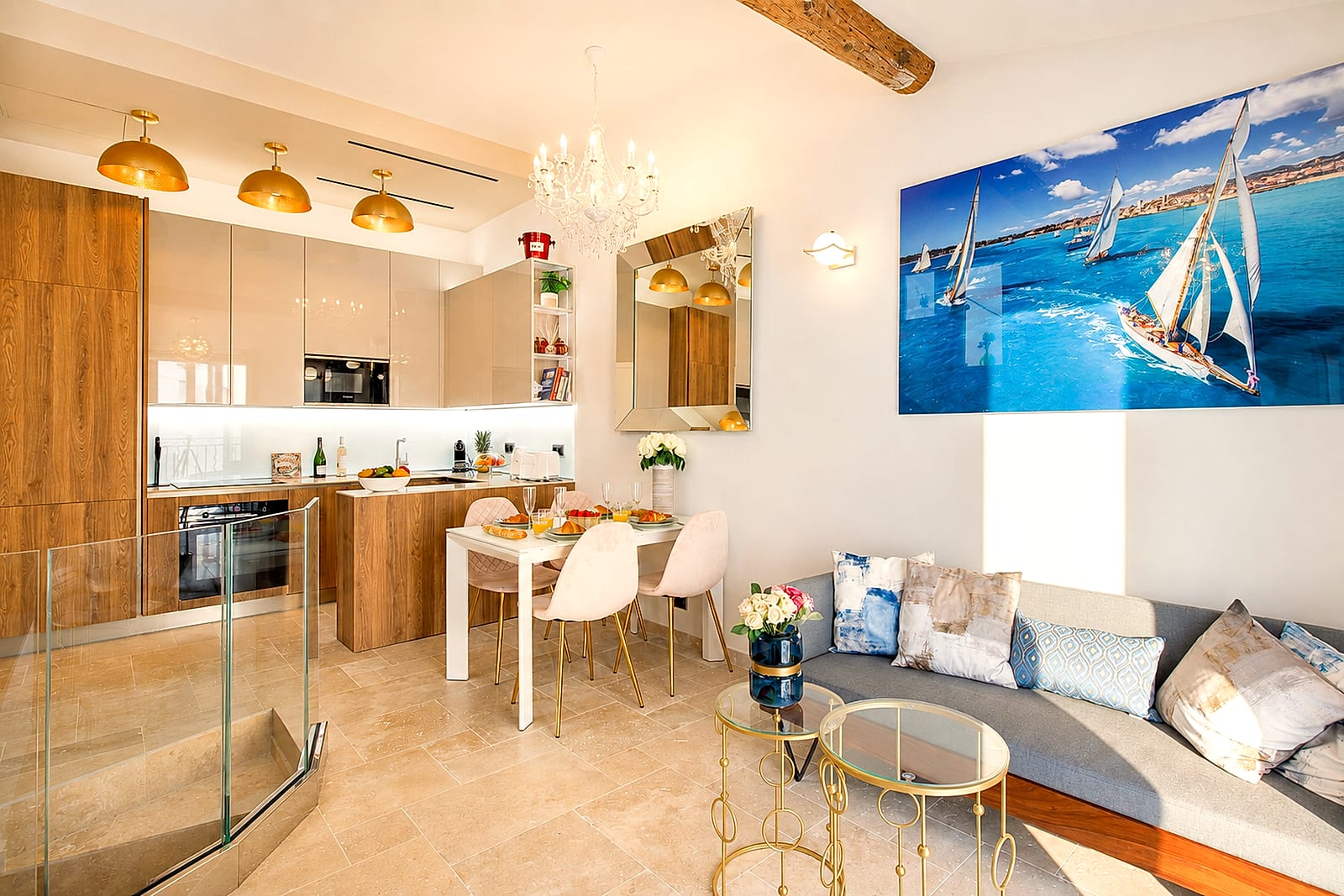 Maison Regina — The living room, holiday rental in Old Antibes