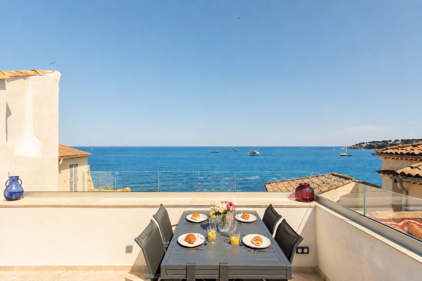 Maison Regina — The terrace, holiday rental in Old Antibes
