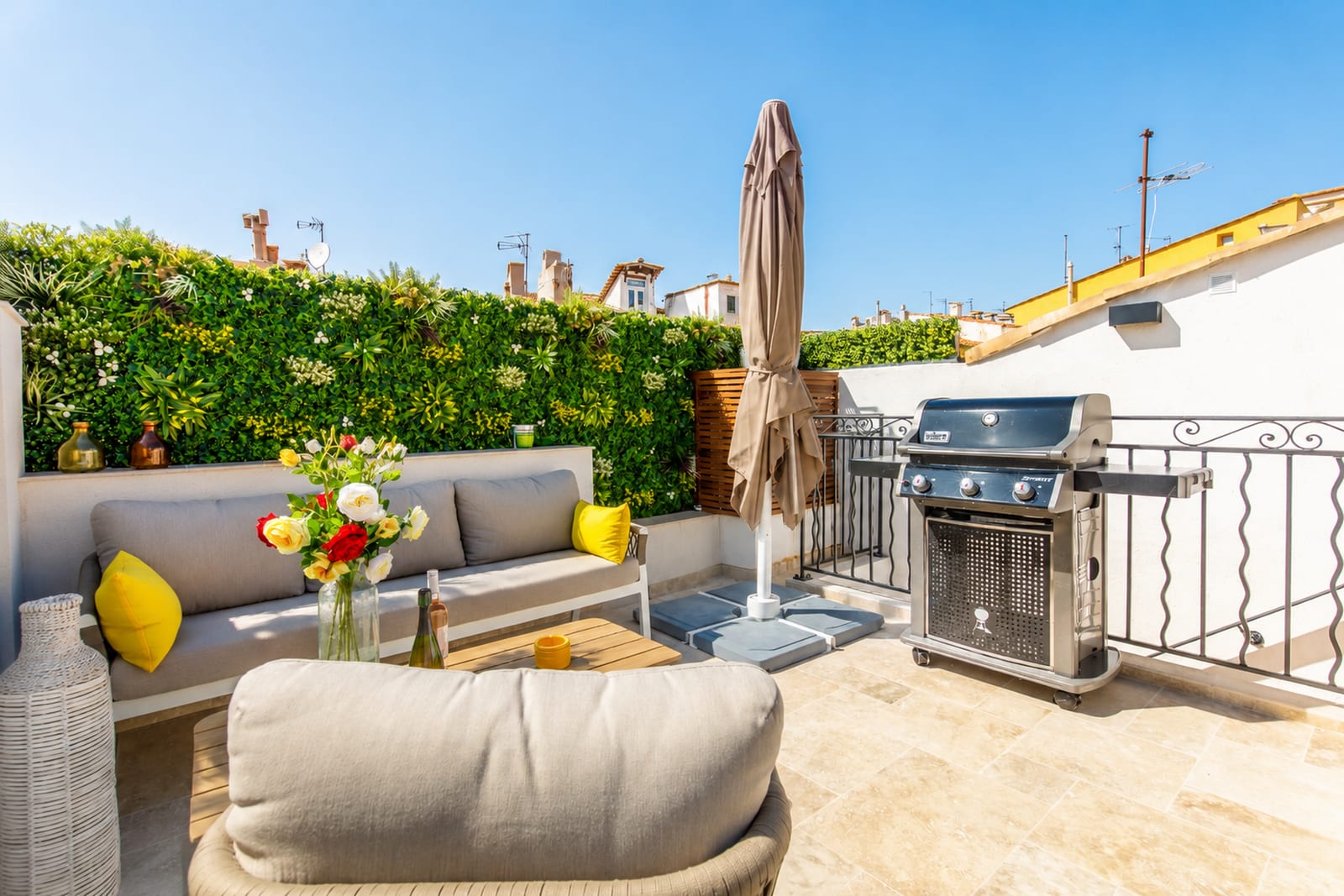 Maison Regina — The terrace, holiday rental in Old Antibes