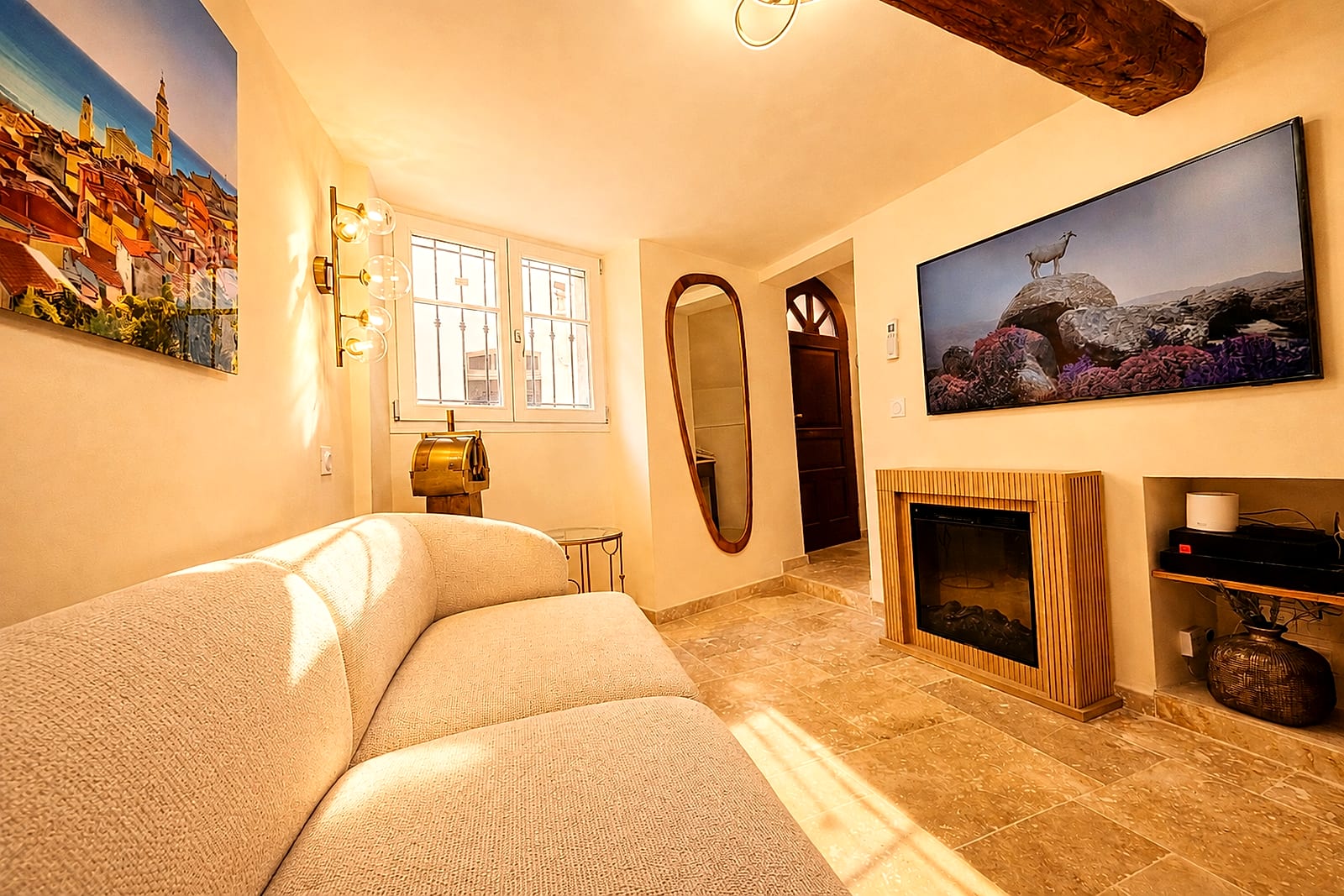 Maison Soleiha — The TV room, holiday rental in Old Antibes