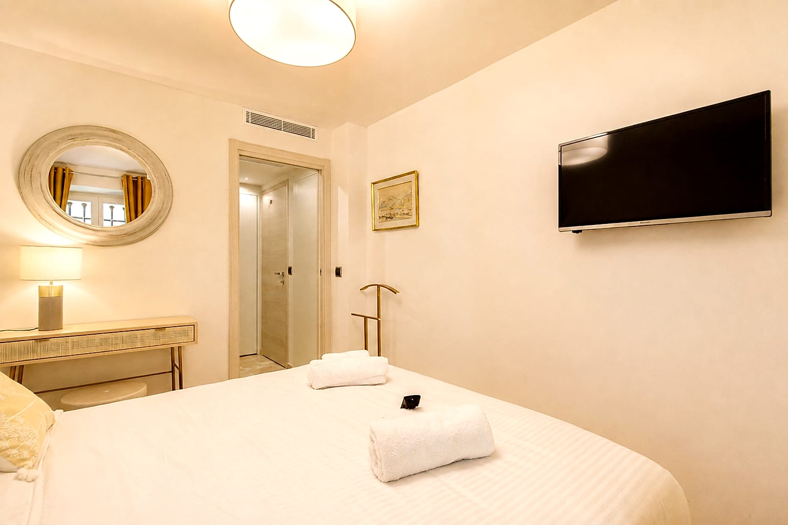 Maison VistaMar — Master bedroom I, holiday rental in Old Antibes