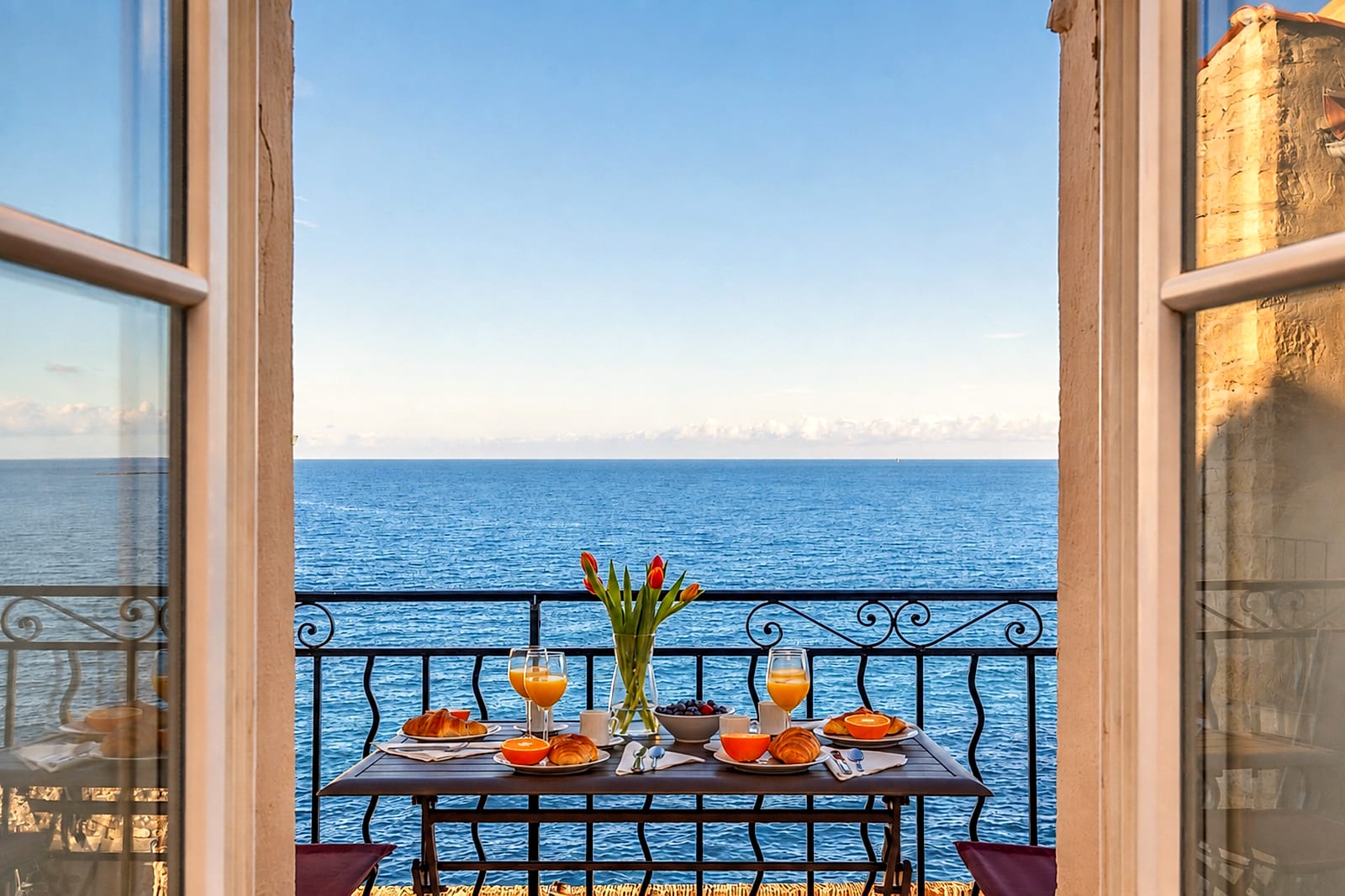 Maison VistaMar — The balcony, holiday rental in Old Antibes