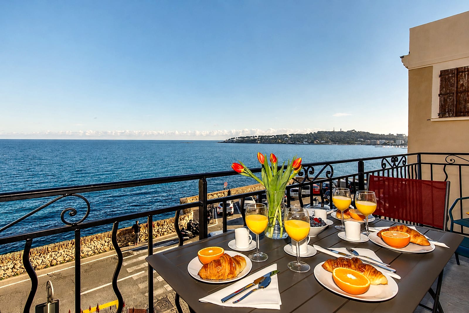 Maison VistaMar — The balcony, holiday rental in Old Antibes