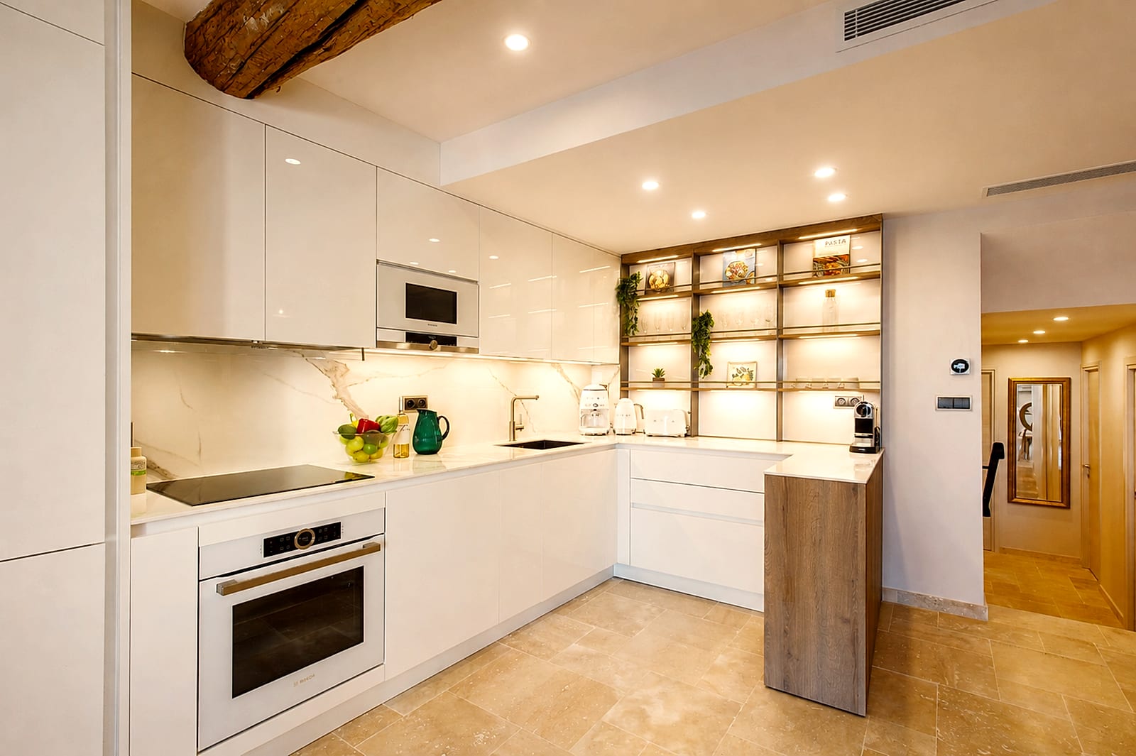 Maison VistaMar — The kitchen, holiday rental in Old Antibes