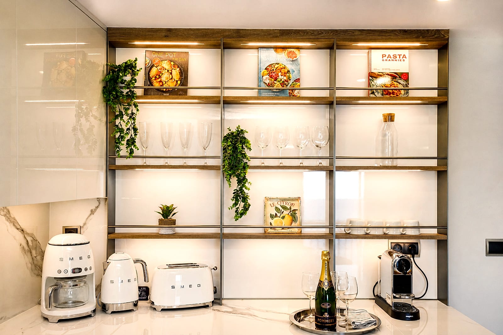 Maison VistaMar — The kitchen, holiday rental in Old Antibes